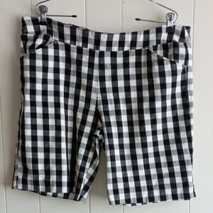 Time and Tru Black and White Plaid Women's Shorts